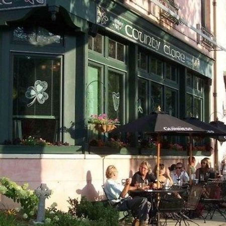 County Clare Inn Milwaukee Exteriör bild