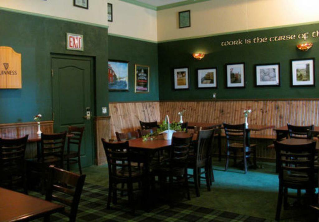 County Clare Inn Milwaukee Exteriör bild